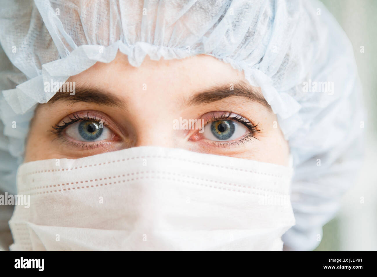 Female student wearing mask hi-res stock photography and images - Alamy