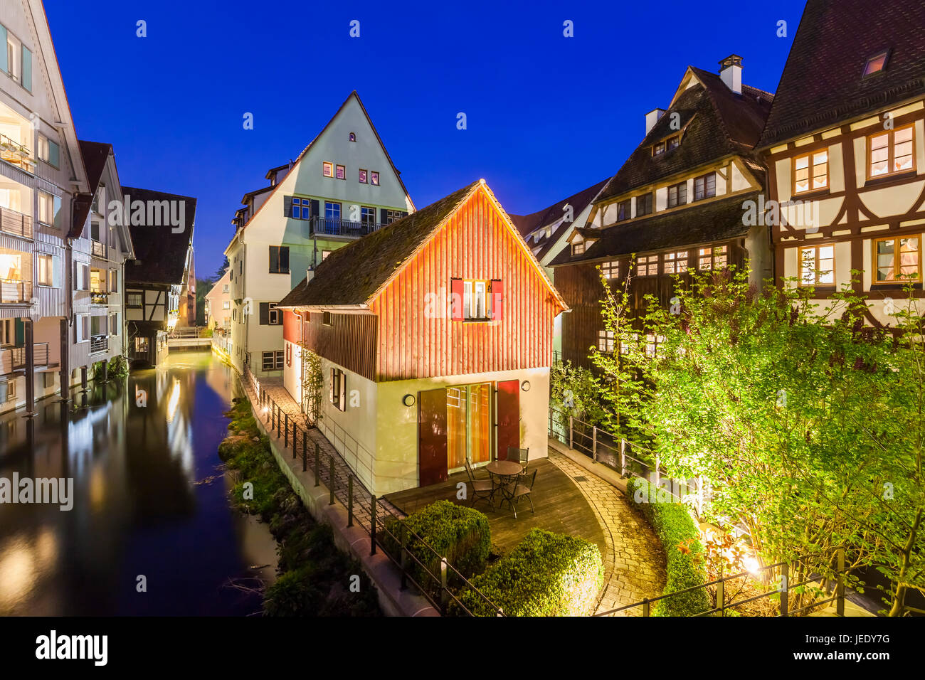 Deutschland, Baden-Württemberg, Ulm, Altstadt, Fischerviertel, Kanäle der Blau, historische Häuser, Fachwerkhäuser, Wohnhaus Stock Photo