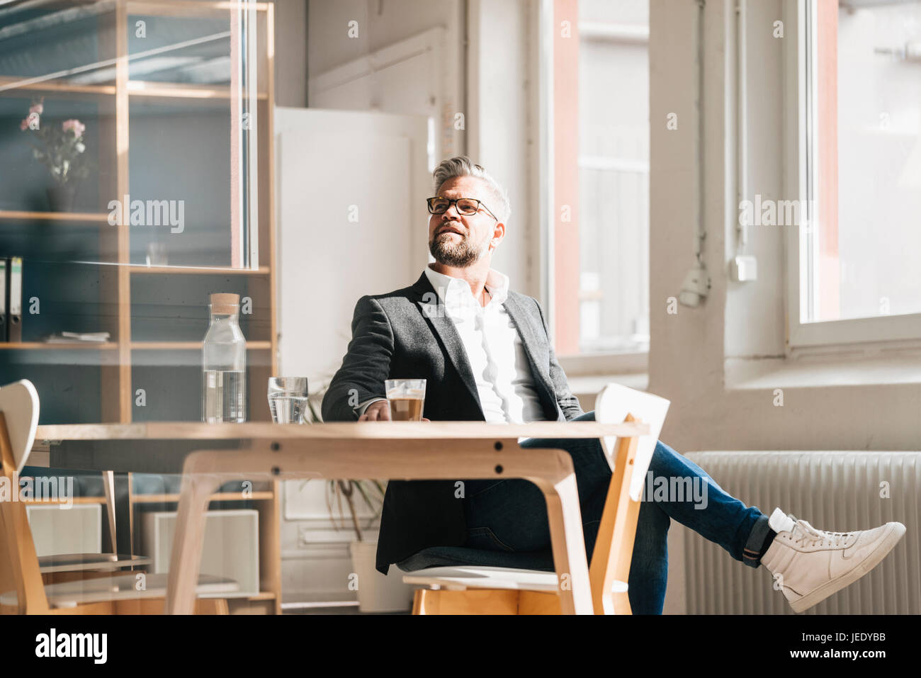 People sitting relaxed hi-res stock photography and images - Alamy