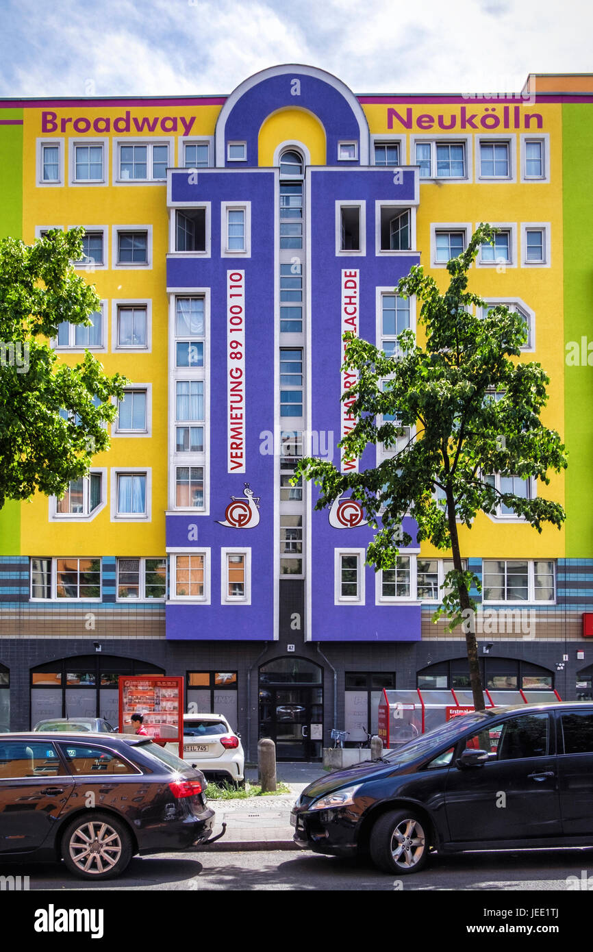 Broadway Neukölln, Modern apartment building and shopping centre