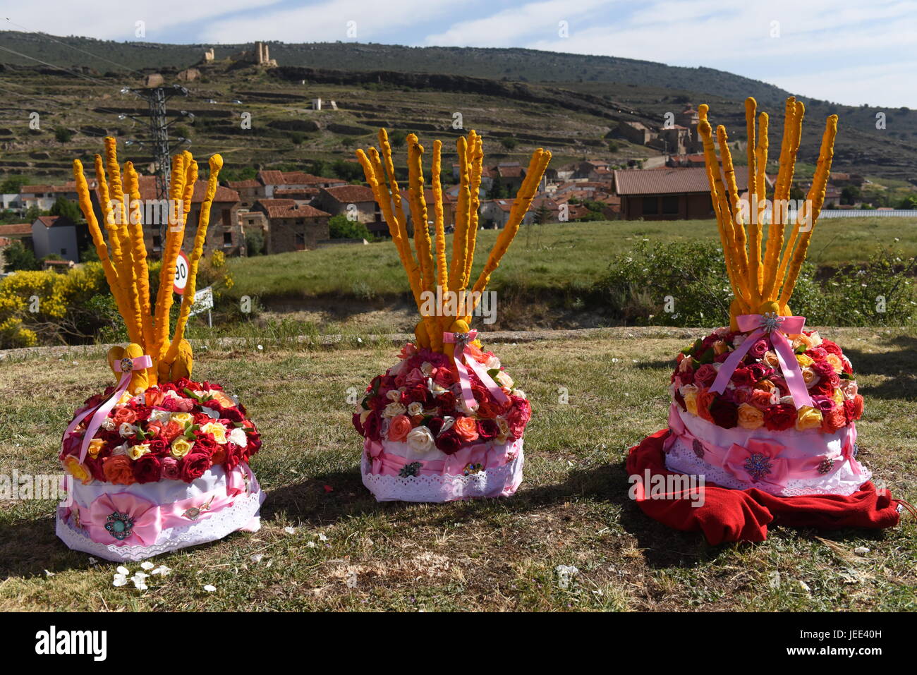 San Pedro Manrique, Spain. 24th June, 2017. Three 'Cestaños', hats decorated with flowers and branches, covered with unleavened bread and colored with saffron, pictured during the celebration of the ancient tradition of 'La Descubierta' in San Pedro Manrique, northern Spain. Credit: Jorge Sanz/Pacific Press/Alamy Live News Stock Photo