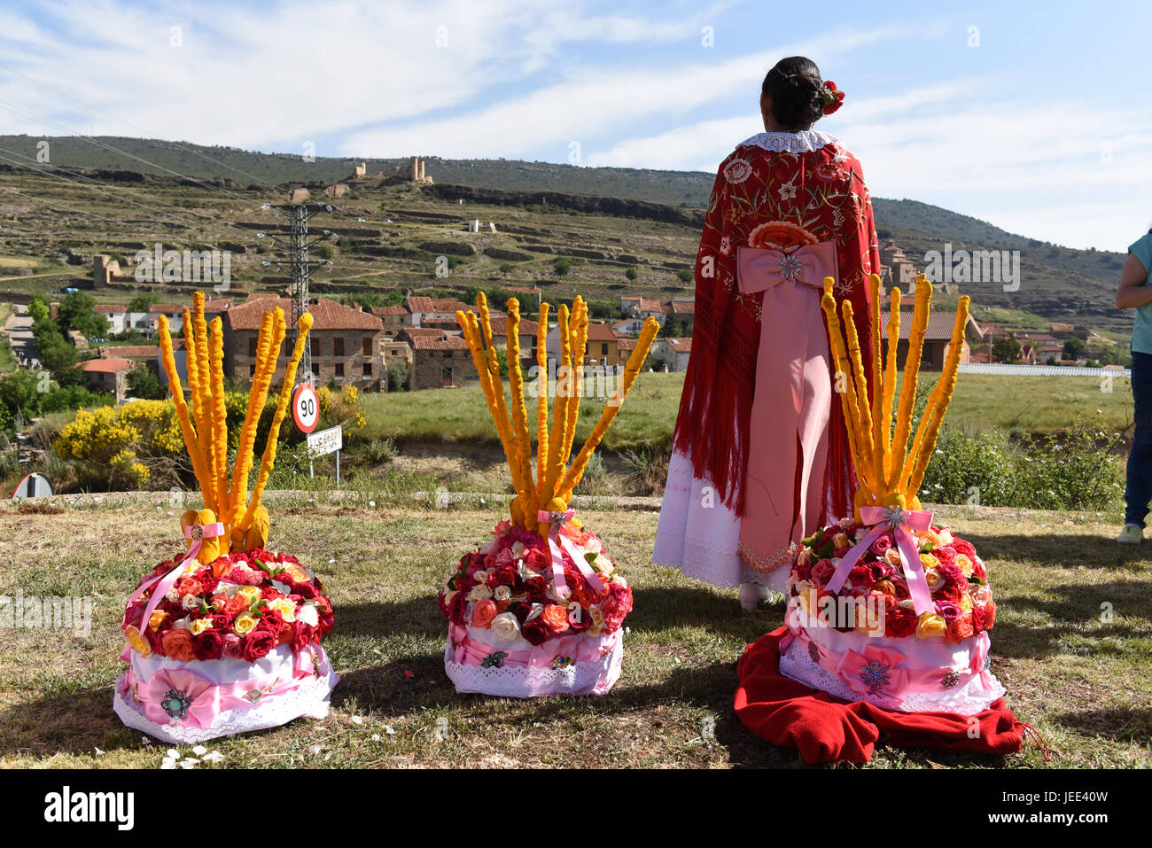 San Pedro Manrique, Spain. 24th June, 2017. Three 'Cestaños', hats decorated with flowers and branches, covered with unleavened bread and colored with saffron, pictured during the celebration of the ancient tradition of 'La Descubierta' in San Pedro Manrique, northern Spain. Credit: Jorge Sanz/Pacific Press/Alamy Live News Stock Photo