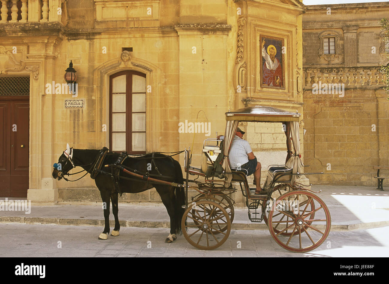 Island Malta, Mdina, Old Town, church, horse's carriage, 'Karozzin', preview, no model release, Maltese islands, Mediterranean island, town, structure, architecture, street, roadside, carriage, Kutschpferd, stand, wait, people, coachmen, means of transportation, means of transportation, round trip, city tour, Kutschfahrt, tourism, Stock Photo