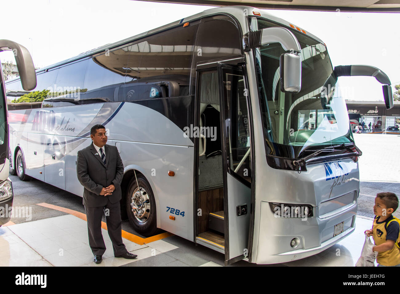 Ado Platinum Bus In Tapo Terminal De Autobuses De Pasajeros De Stock Photo Alamy