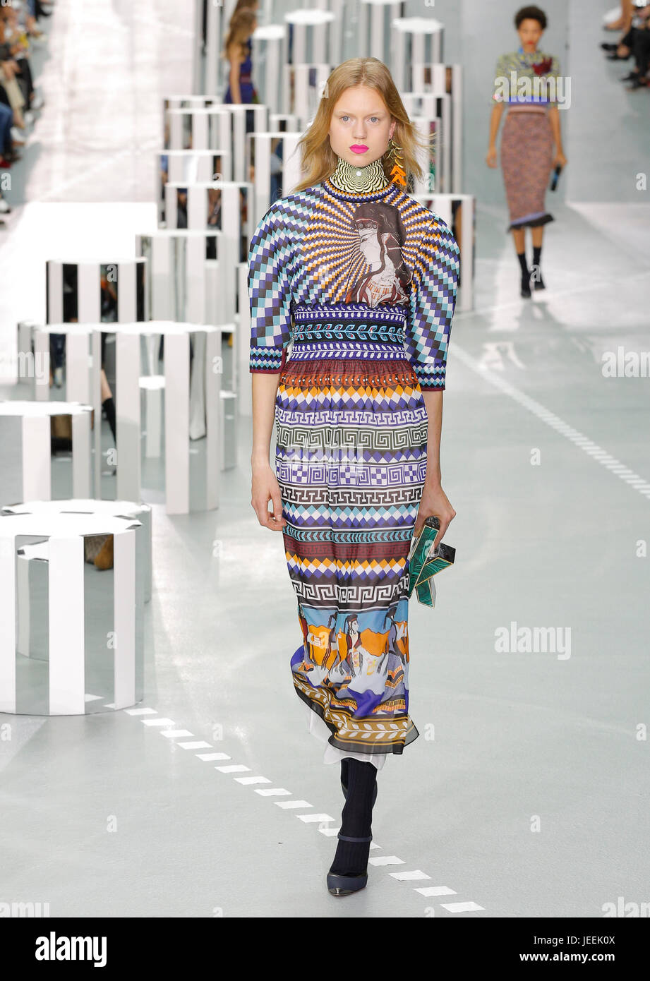 Mary Katrantzou SS17 at London Fashion Week presented a catwalk with ...