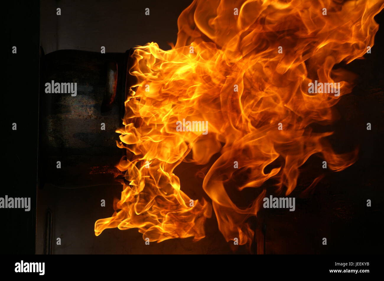 Fire blanket hires stock photography and images Alamy