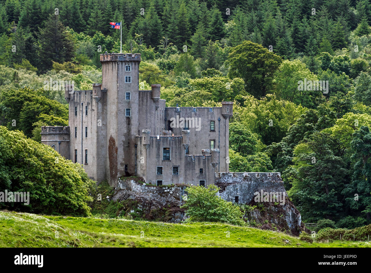 Dunvegan Castle, home of the Chiefs of Clan MacLeod on the Isle of Skye, Scottish Highlands, Scotland Stock Photo