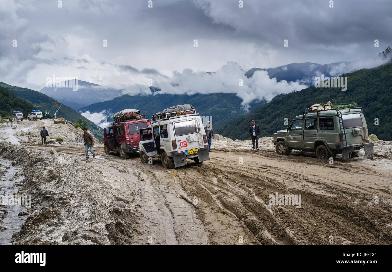 Vehicles stuck in deep mud following landslide along highway 229 and wait for rescue in Himalayas near Tawang, Arunachal Pradesh, India. Stock Photo