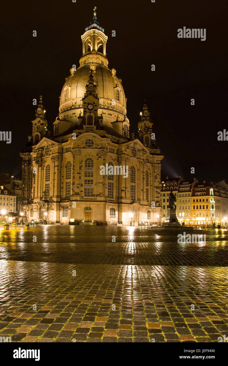 church-of-our-lady-in-dresden-saxony-night-admission-frauenkirche