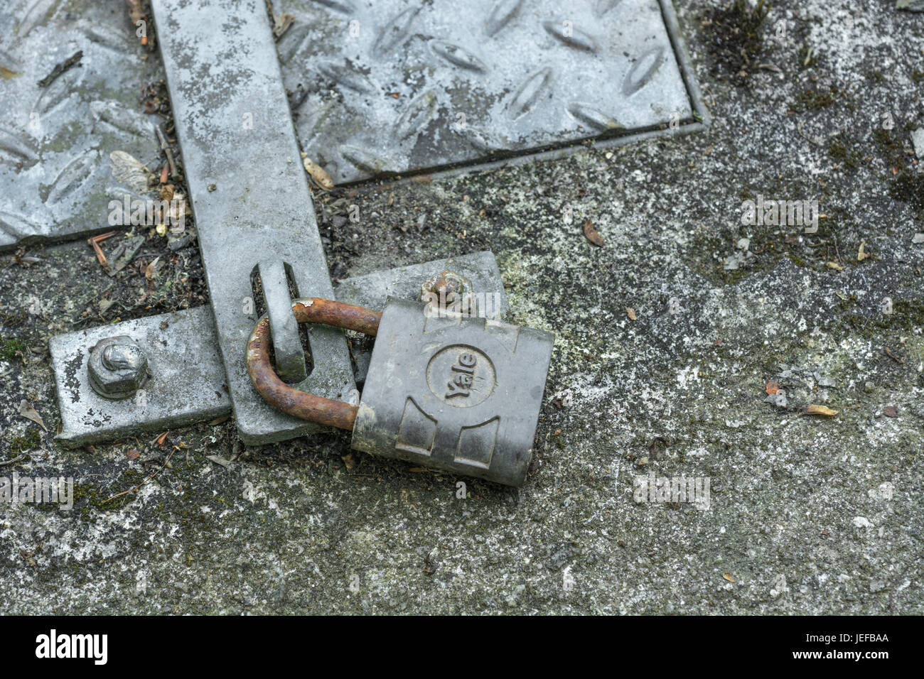 Padlock on sale security cover