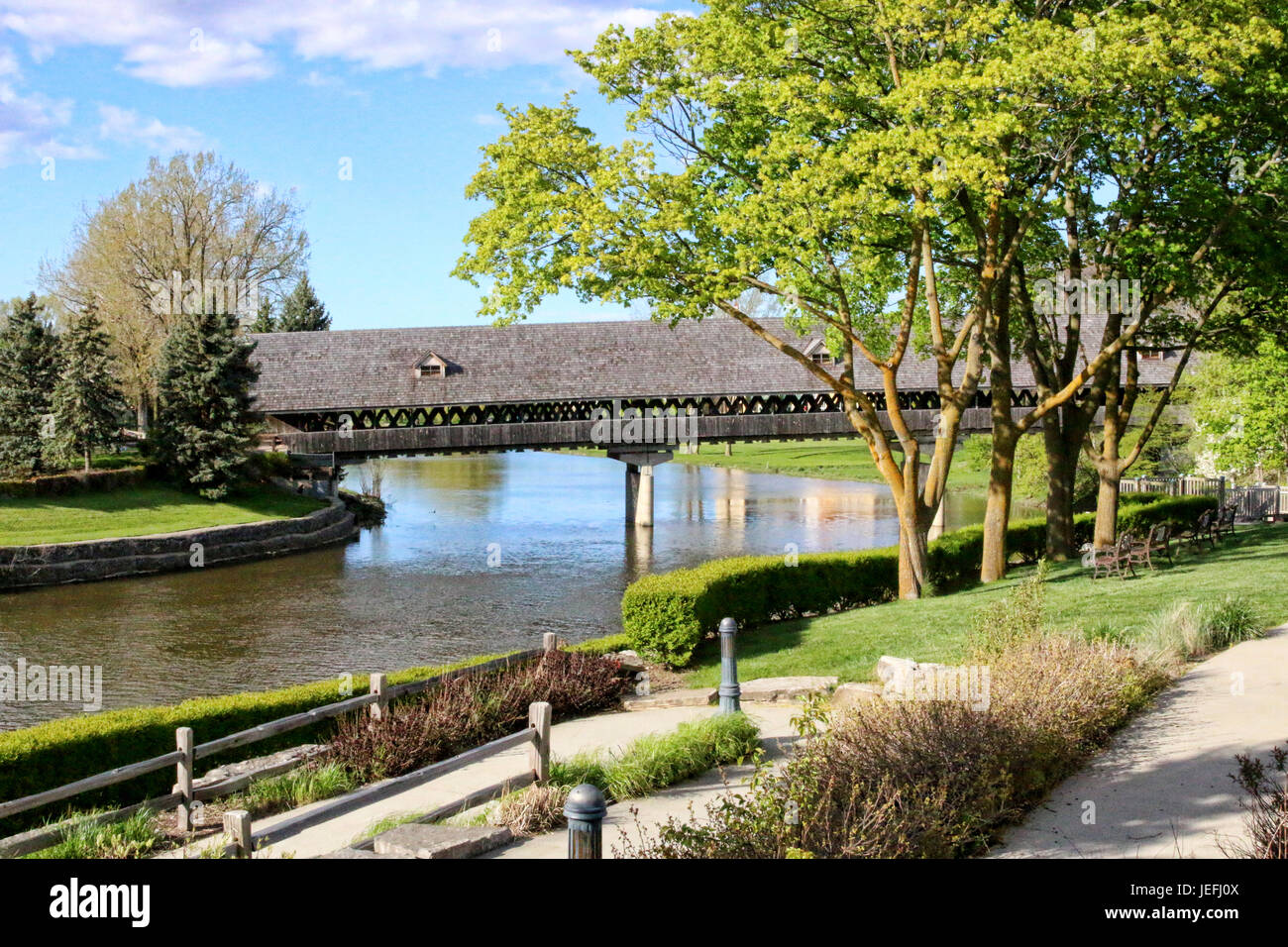 Frankenmuth Michigan Bavarian Inn Holz Brucke (Wooden Bridge) 1979  Covered Bridge LN over Cass River Stock Photo