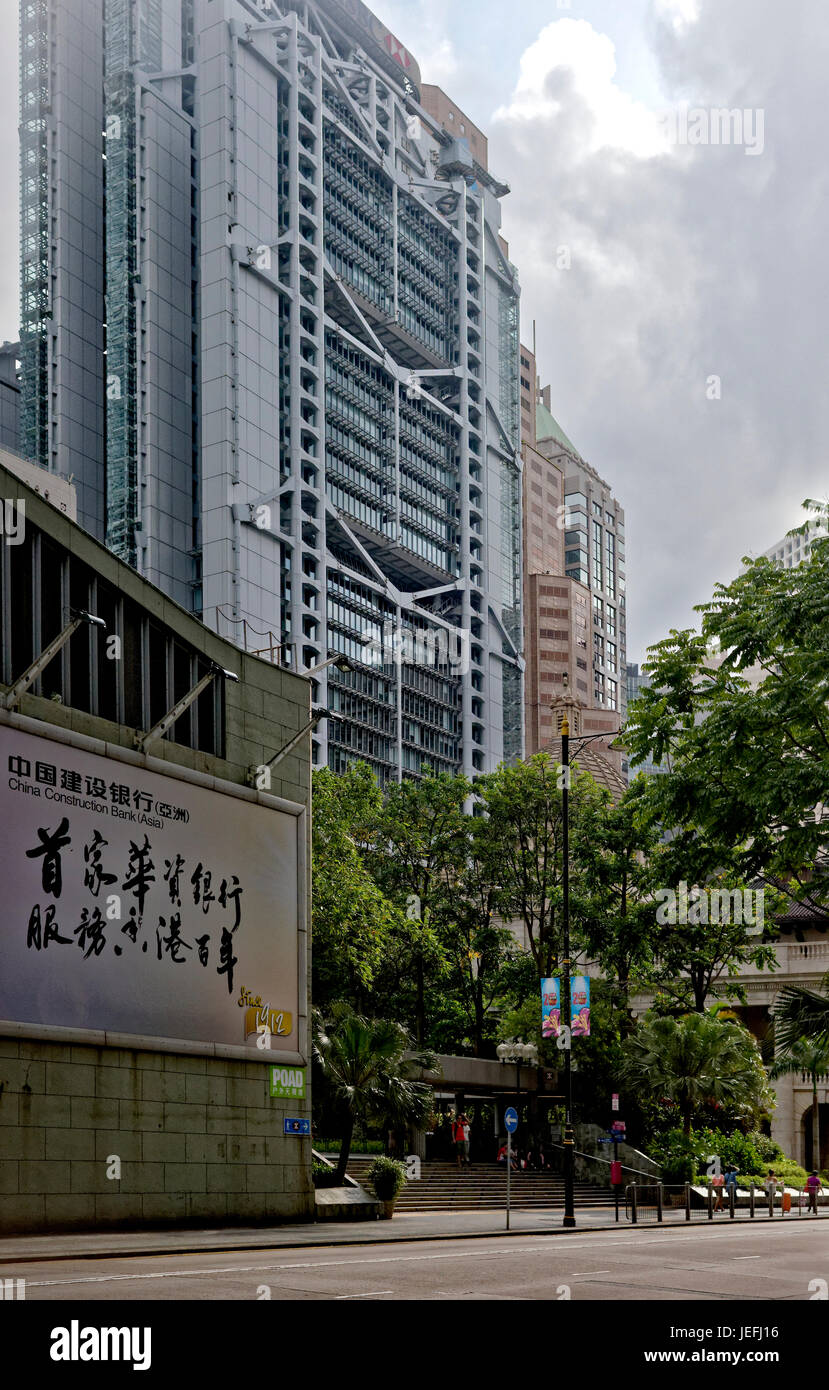 High rise buildings with ground level human space dominate Hong Kong ...