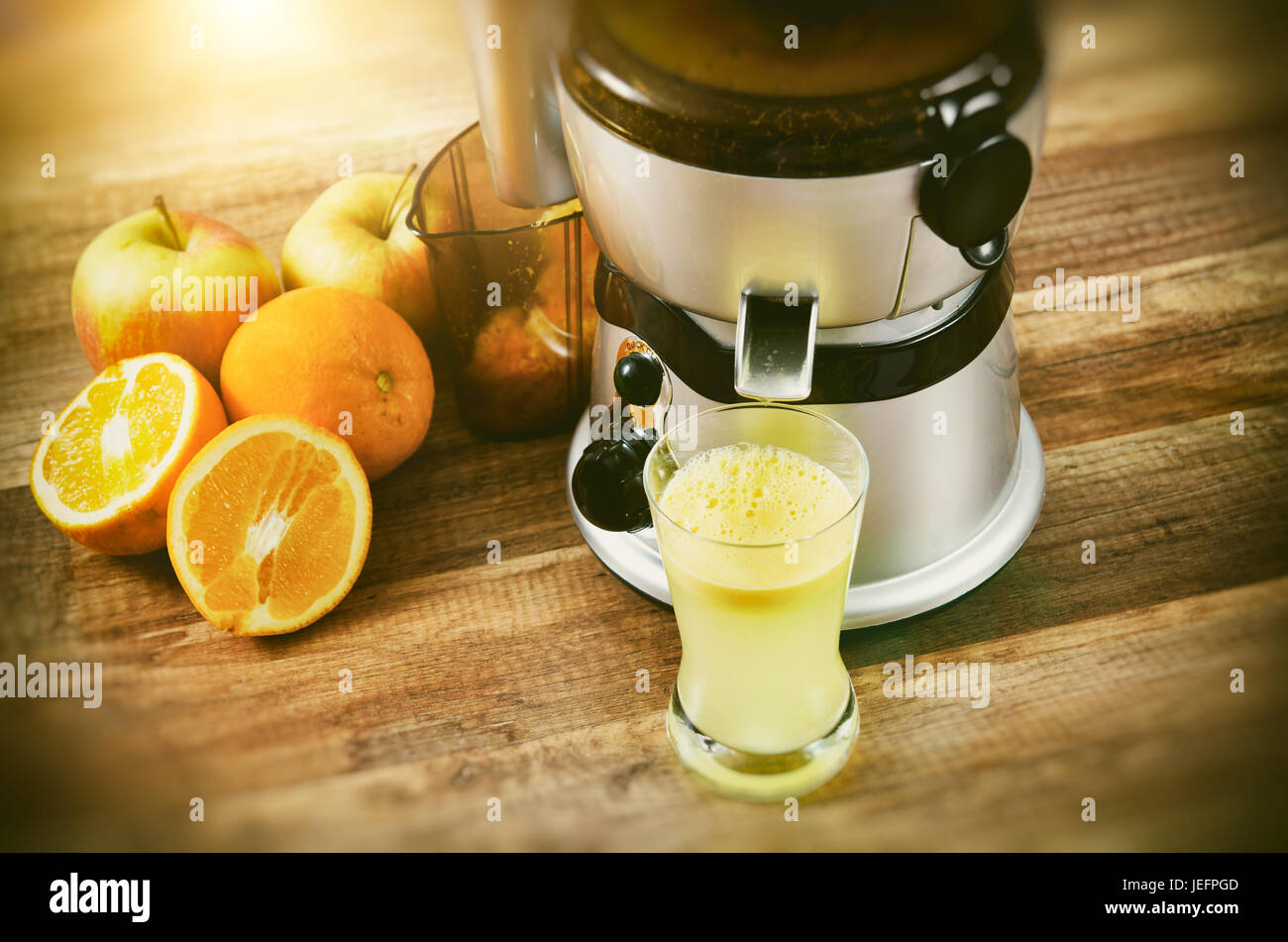 Machine Ou Mixer De Jus D'orange Photo stock - Image du boisson, citron:  55146368