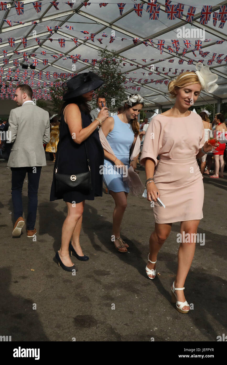 Ladies day ascot hi-res stock photography and images - Alamy