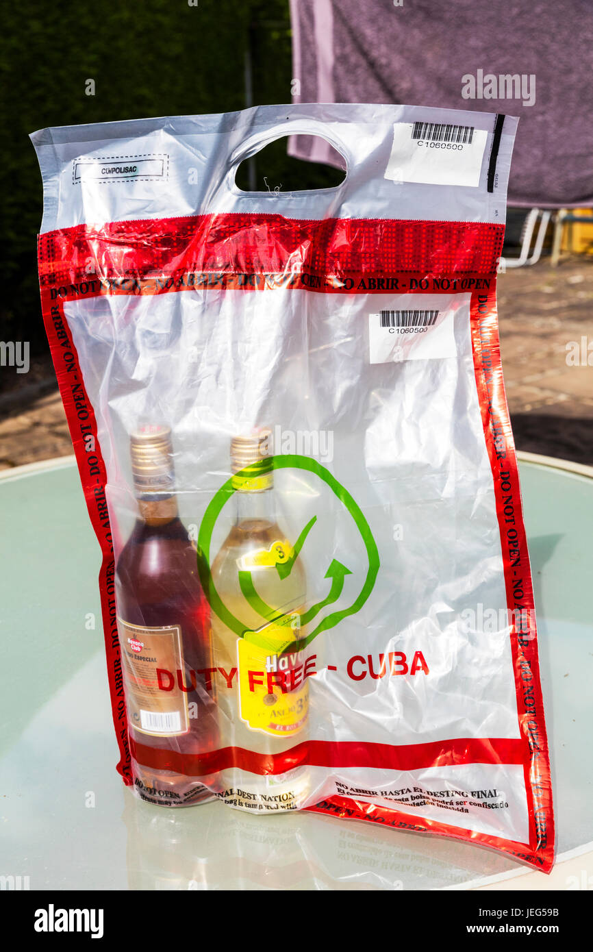 Duty free bag, duty free sealed bag, duty free alcohol, duty free cuba, duty  free cuban rum, sealed bag, duty free bottles of rum Stock Photo - Alamy