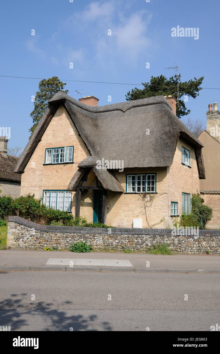 No 18 Church Street, Great Shelford, Cambridgeshire, is 1930s 'Rustic' style, house, built of brick and thatched Stock Photo