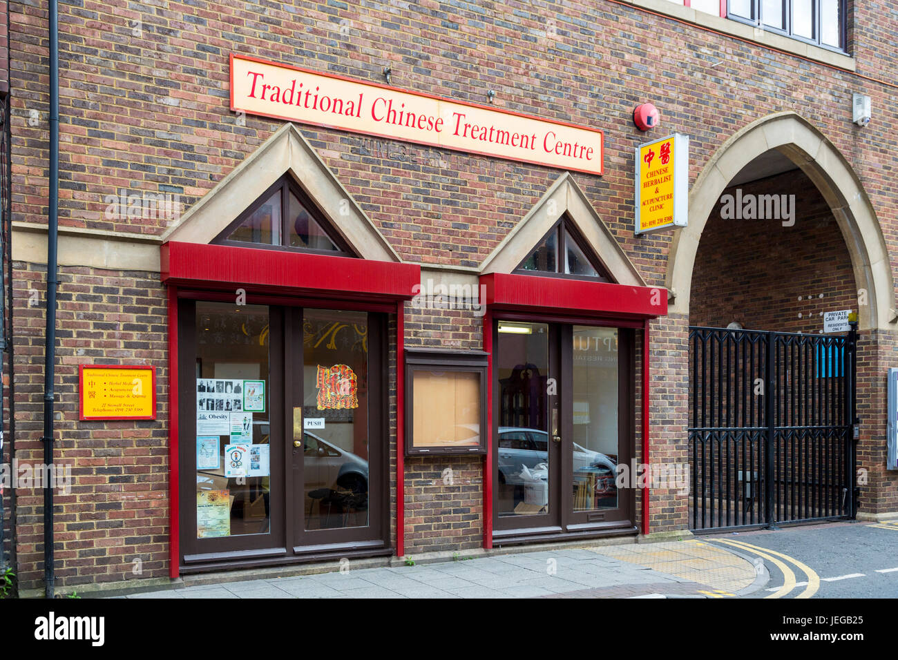 Newcastle-upon-Tyne, England, UK.  Chinatown Herbalist and Acupuncture Center, Traditional Medicine. Stock Photo