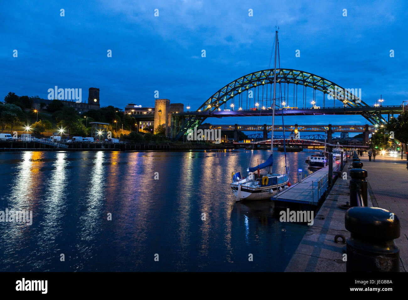 Newcastle-upon-Tyne, England, UK.  Tyne River Bridge at Night, linking Newcastle and Gateshead. Stock Photo