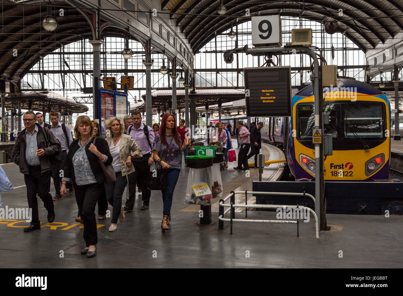 Newcastle-upon-Tyne, England, UK.  Central Train Station, Passengers Arriving. Stock Photo