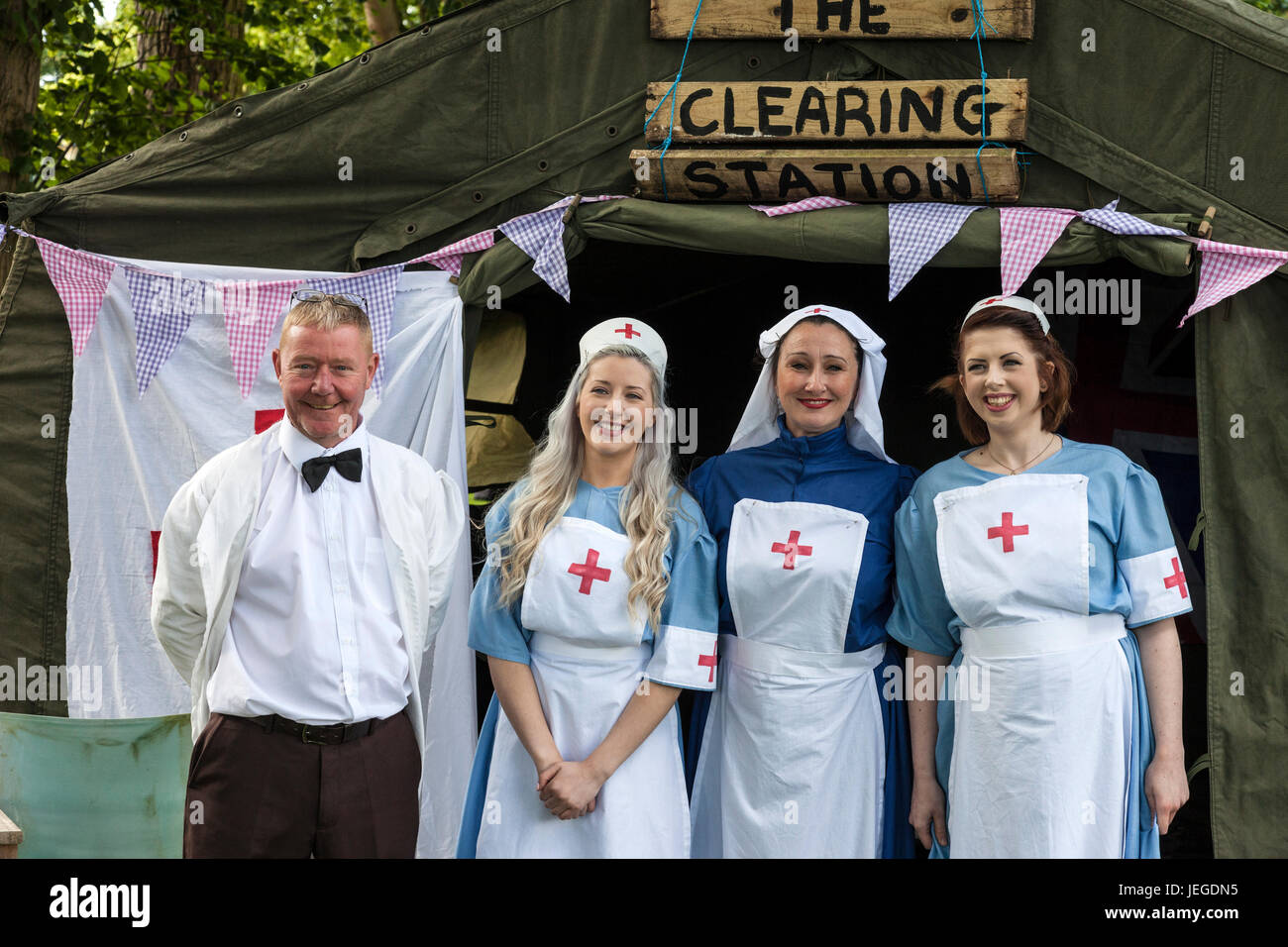 Barnard Castle, County Durham UK.  Saturday 24th June 2017, Armed Forces Day.  The Northeast Market Town of Barnard Castle took a step back in time today as people dressed up in 1940's clothes and uniforms as part of and the Barnard Castle 1940's Weekend.  © David Forster/Alamy Live News Stock Photo