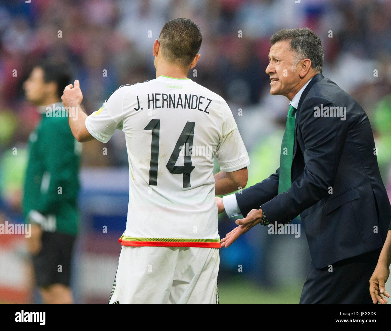Kazan, Russia. 24th June, 2017. Juan Carlos Osorio (R), head coach of Mexico, gives instructions to player Javier Hernandez during group A match between Russia and Mexico at the 2017 FIFA Confederations Cup in Kazan, Russia, on June 24, 2017. Mexico won 2-1. Credit: Bai Xueqi/Xinhua/Alamy Live News Stock Photo