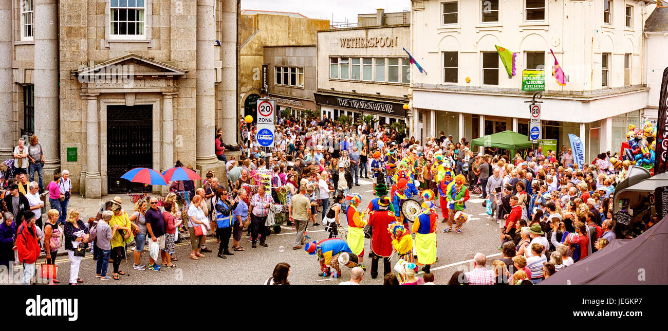 Penzance, Cornwall, UK. 24th June, 2017. Processions, giant sculptures, music, clown bands, dancing and a festival atmosphere for Mazey Day in Penzance Photo: Mike Newman/AlamyLiveNews Stock Photo