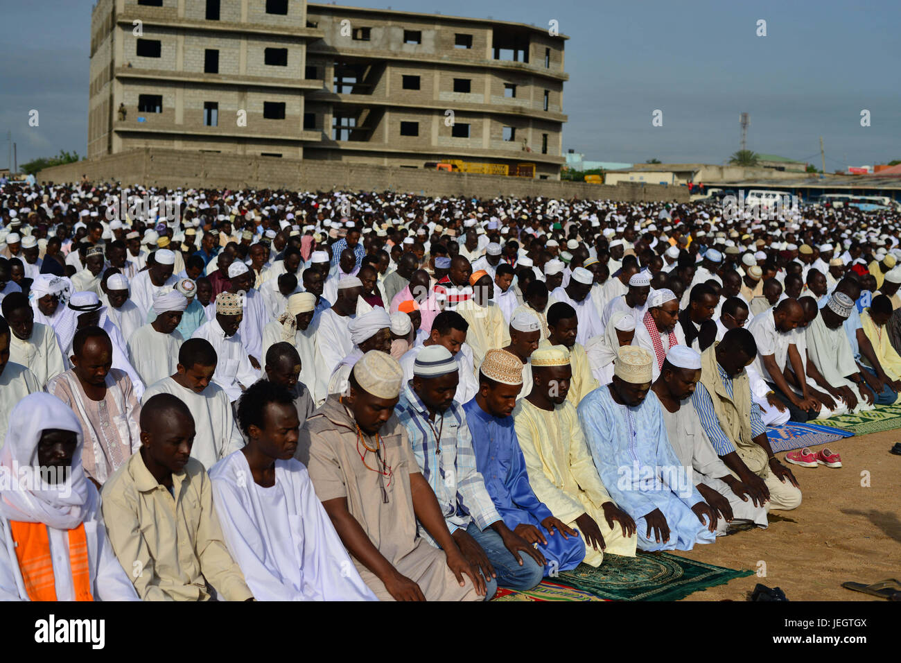 Juba, South Sudan. 25th Jun, 2017. Thousands of South Sudanese Muslims pray in the Malkei neighborhood of Juba, South Sudan at the beginning of Eid al-Fatr, the celebration marking the end of the Muslim holy month of Ramadan.Roughly half the population of South Sudan is Muslim, a legacy of its long domination by the Arab-controlled northern Sudan, which ended in 2011, when South Sudan became the world's newest nation. Credit: ZUMA Press, Inc./Alamy Live News Stock Photo