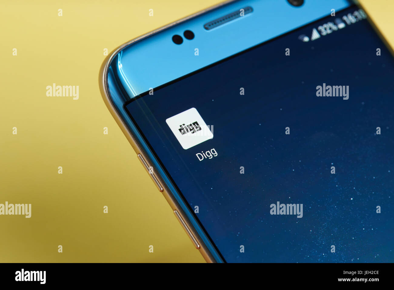 New york, USA - June 23, 2017: Digg application icon on smartphone ...