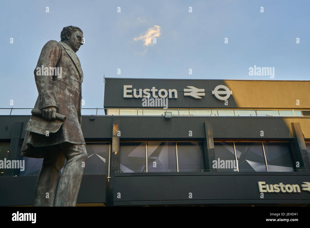 Euston station london stephenson statue hires stock photography and