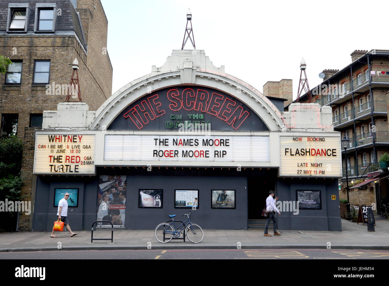 The Screen on the Green cinema on Upper Street in Islington, London, pays tribute to Sir Roger Moore following the death of the actor on 23 May 2017.  Featuring: Atmosphere Where: London, United Kingdom When: 25 May 2017 Stock Photo