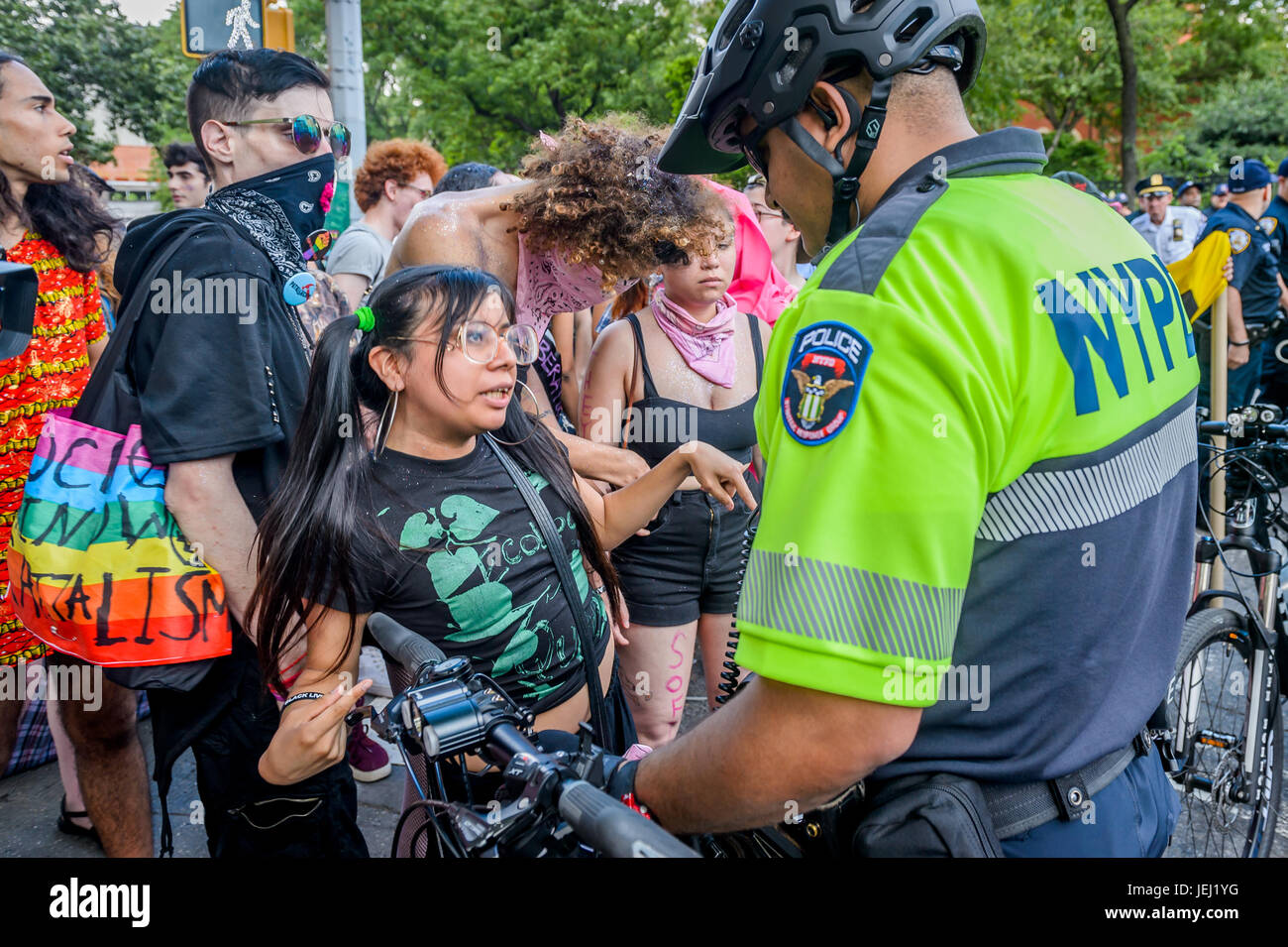 New York, United States. 25th June, 2017. Queer and trans allies, part of the No Justice No Pride movement blocked the NYPD and Toronto Police contingents at the New York City Pride March in pride for Trans and Queer lives. Protesters chained themselves to one another bringing the march to a complete halt. Twelve arrests were made co-facilitated by the Pride March board of directors for blocking police presence out of pride. Credit: Erik McGregor/Pacific Press/Alamy Live News Stock Photo