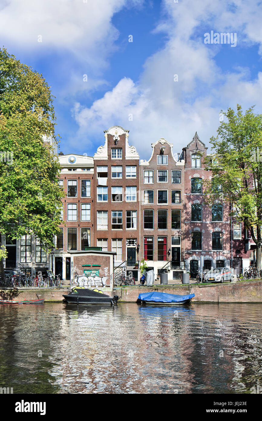 Ancient Brick Mansions In The Amsterdam Historical Canal Belt Stock Photo Alamy