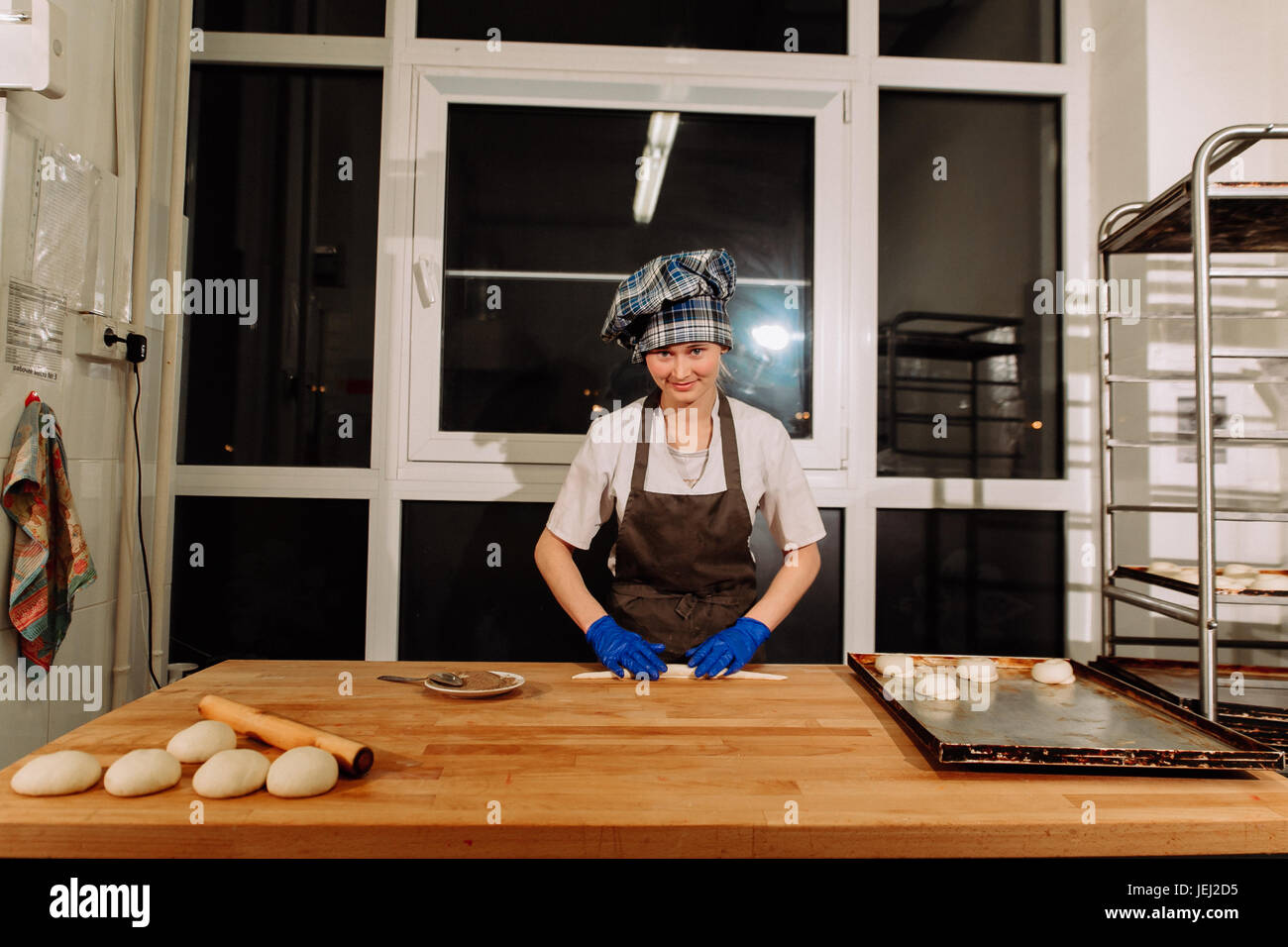 a Baker making cinnamon rolls Stock Photo Alamy