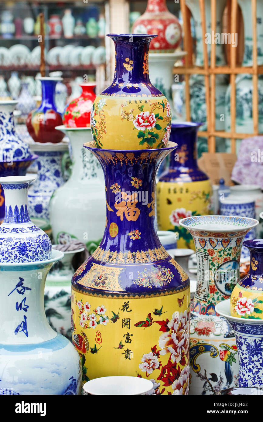 Chinese vases for sale hi-res stock photography and images - Alamy