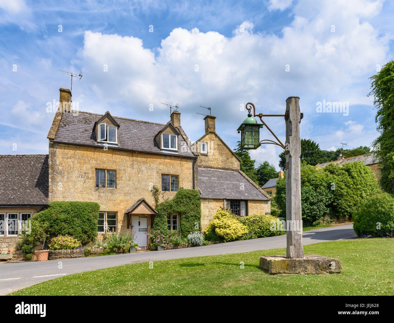 Stanton High Street, Cotswolds Village, UK Stock Photo Alamy