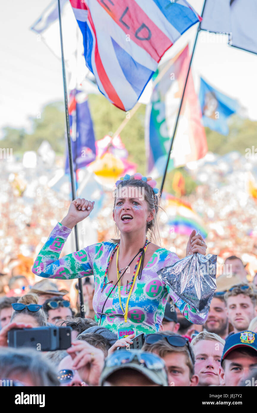 glastonbury-uk-25th-june-2017-chic-led-by-nile-rodgers-play-the