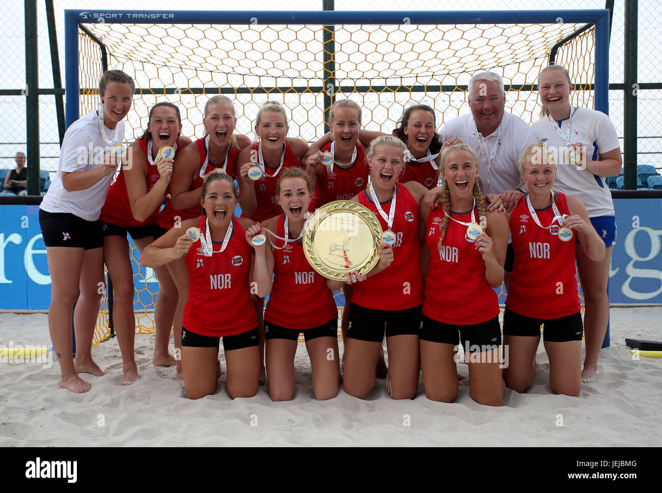 Norwegian women’s beach handball team High Resolution Stock Photography ...