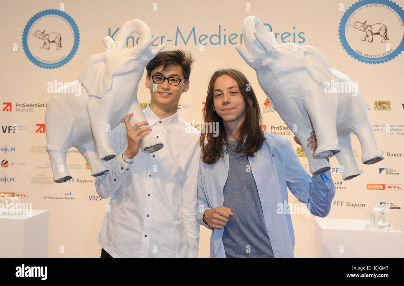 Munich, Germany. 25th June, 2017. The young actors Anand Batbileg (L) und Tristan Göbel are visibly elated after the award ceremony of the Children's Media Prize 'White Elephant' at the Munich Film Festival in Munich, Germany, 25 June 2017. Both actors were honoured for their roles in the film 'Tschick' as 'Best Young Actor'. The Children's Media Prize 'White Elephant' was awarded for the 17th time. Photo: Ursula Düren/dpa/Alamy Live News Stock Photo