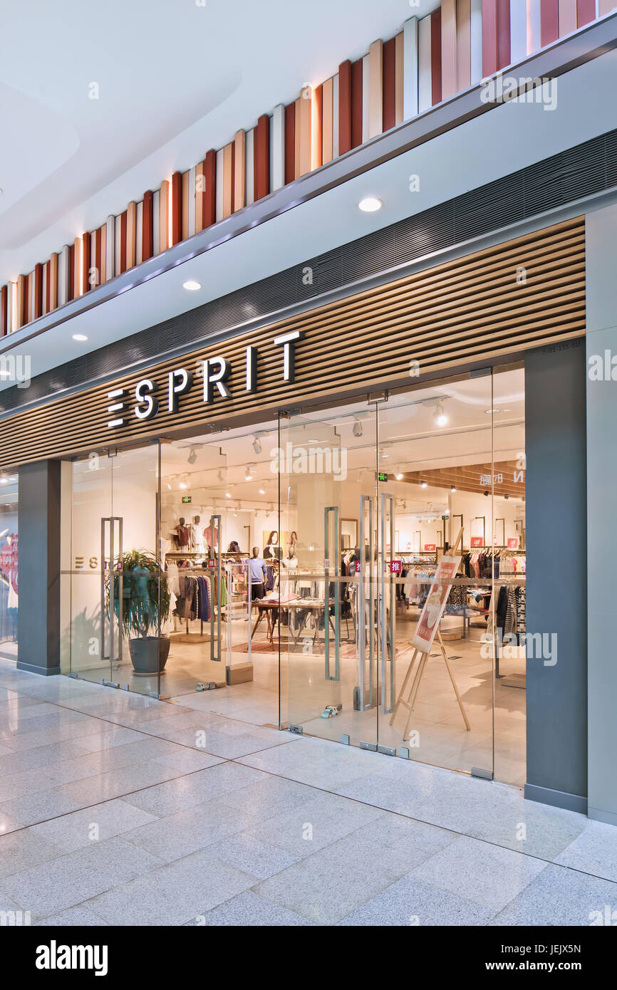 Esprit Fashion High Resolution Stock Photography And Images Alamy