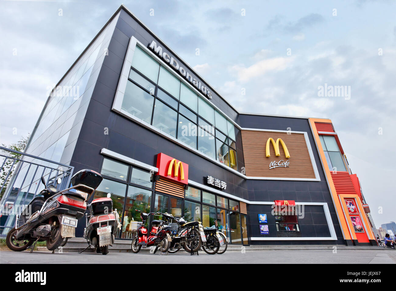 Mcdonalds Outlet High Resolution Stock Photography and Images - Alamy
