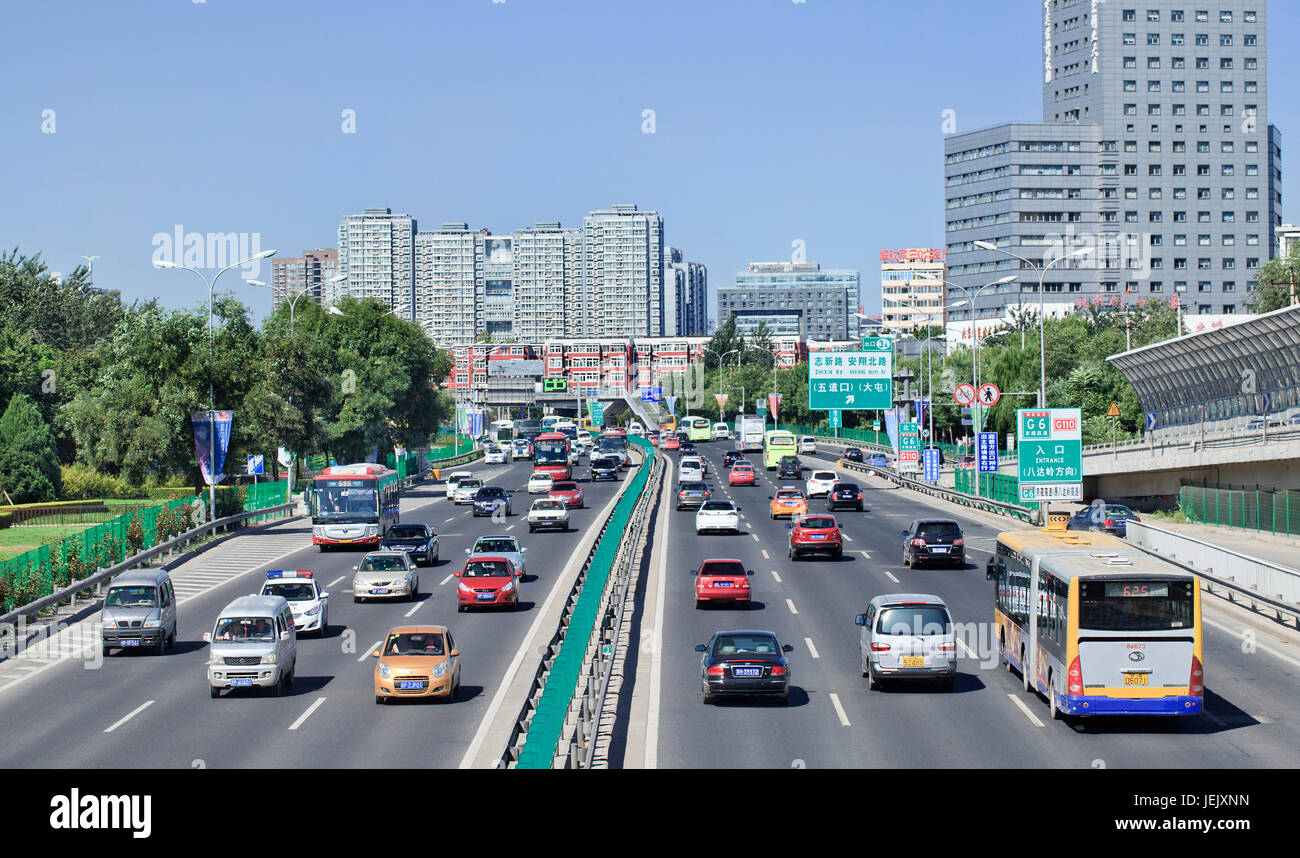 BEIJING-SEPT. 25. Traffic on G6 expressway. Beijing's economic planner, invites foreign investors to bid on 126 urban infrastructure projects. Stock Photo