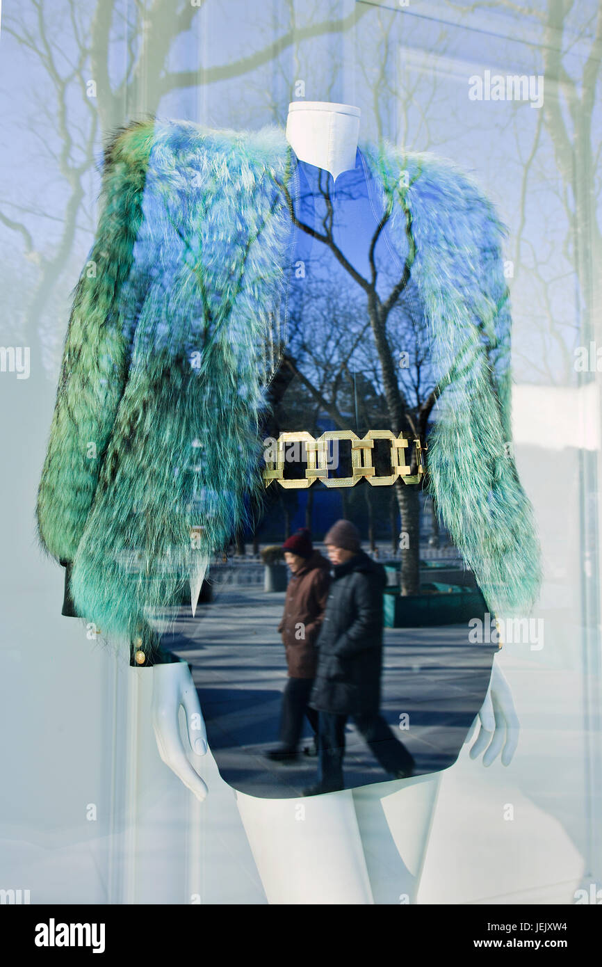 China luxury shopping woman hi-res stock photography and images - Alamy
