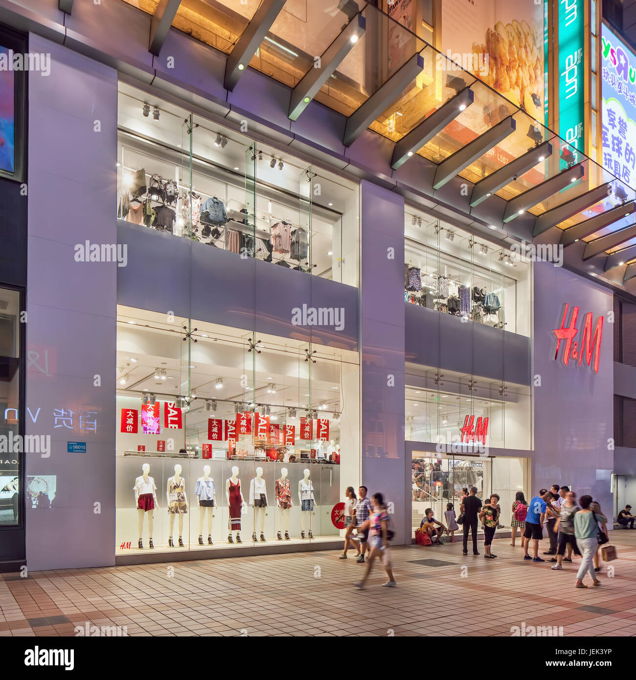 BEIJING-JULY 6, 2016. H&M outlet exterior at night. H&M has built its brand  on producing faux-designer looks at affordable prices Stock Photo - Alamy