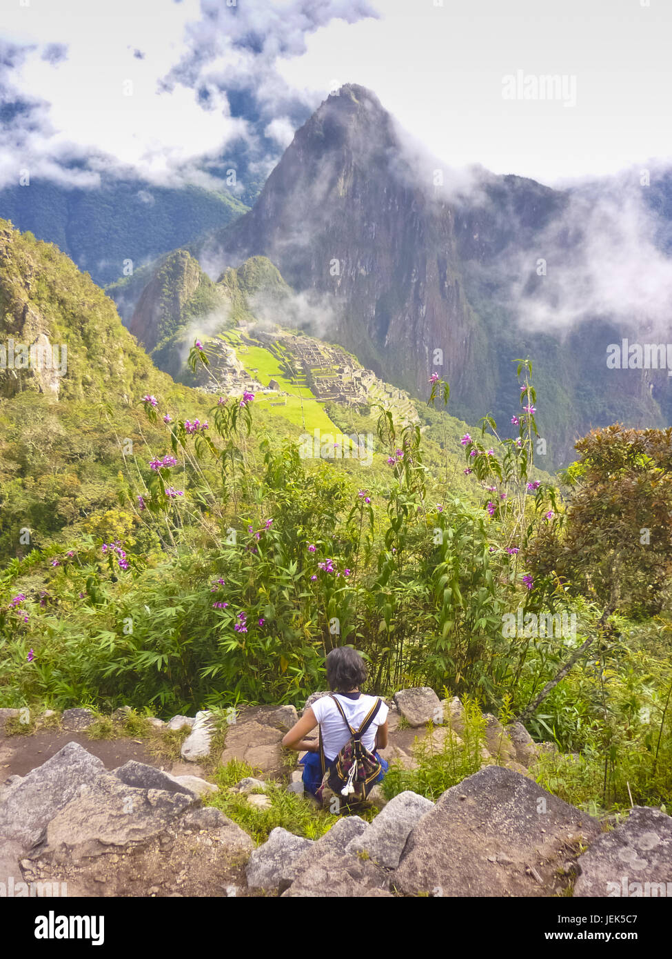Girl machu picchu hi-res stock photography and images - Alamy