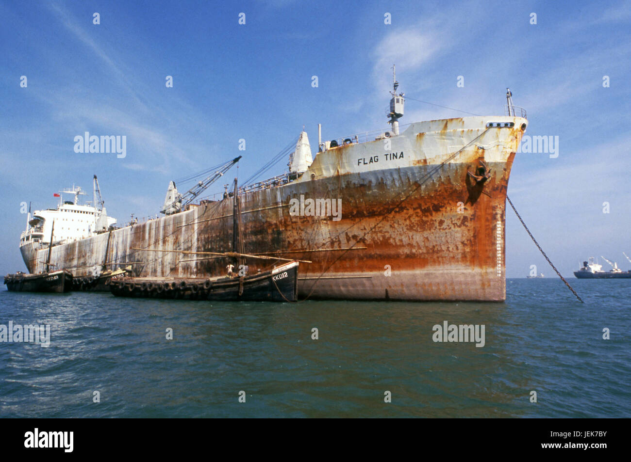 Ship flag hi-res stock photography and images - Alamy