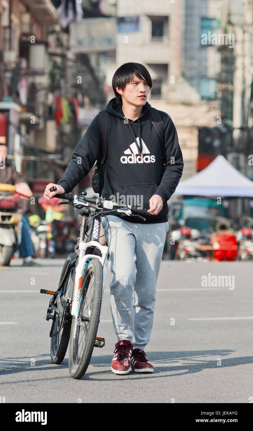 Chinese youngster with Giant bike. Giant is the world's largest bike  manufacturer by revenue with factories in Taiwan, China and Netherlands  Stock Photo - Alamy