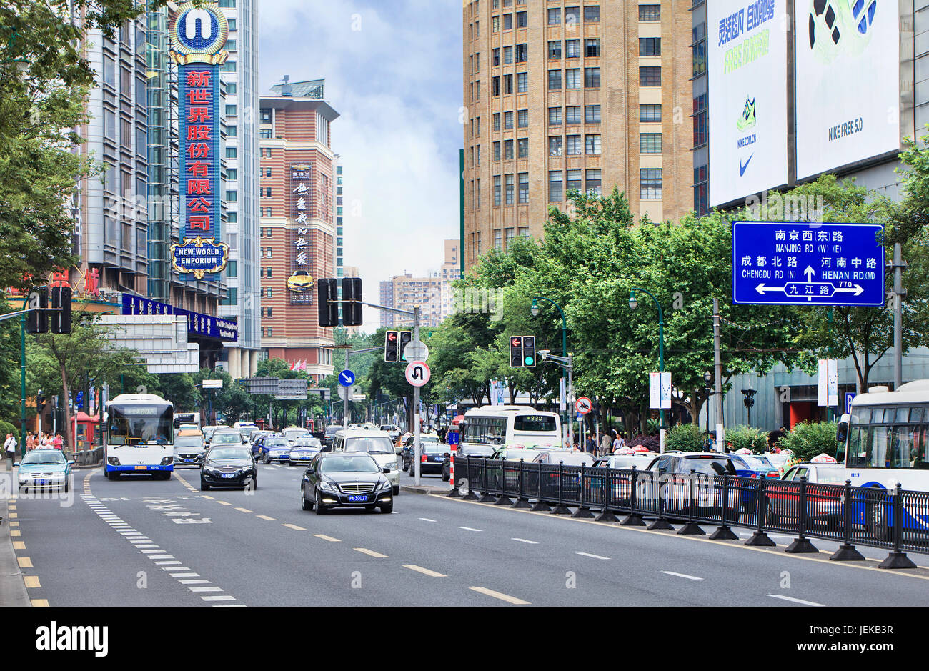Shanghai downtown traffic hi-res stock photography and images - Alamy