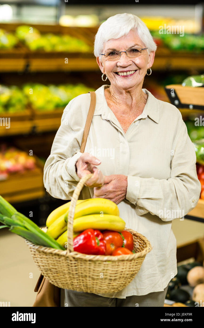 Customer standing wicker basket hi-res stock photography and images - Alamy