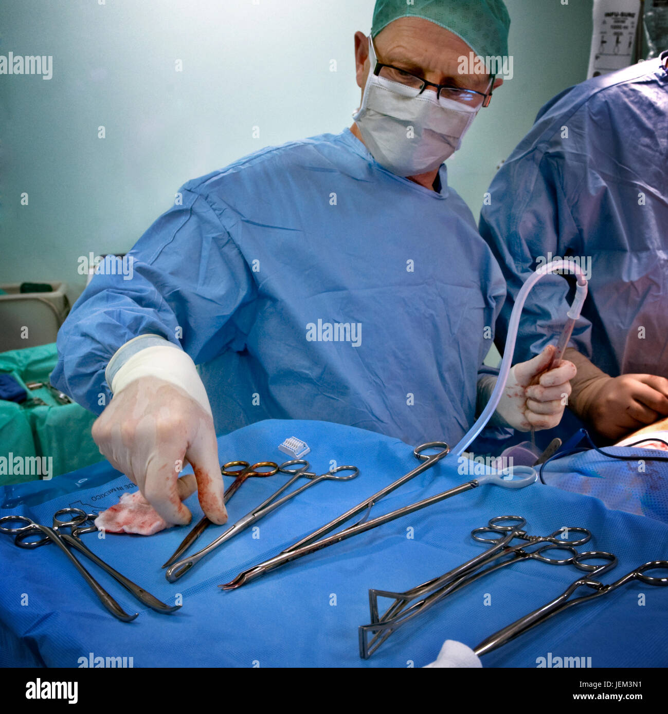 An Operating Department Practitioner (ODP) is a member of the scrub team at a surgical operation, working with the surgeon to ensure all instruments a Stock Photo