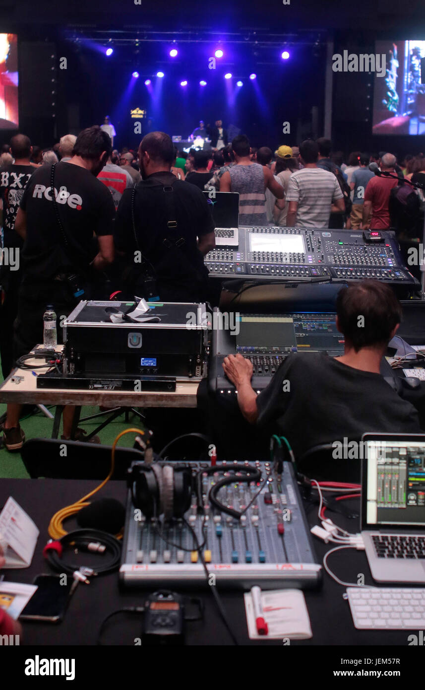 Sound engineer concert hires stock photography and images Alamy